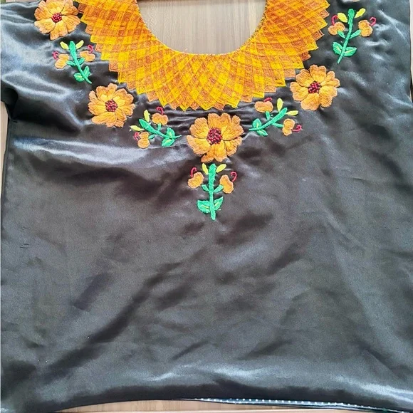 Vintage Sz L Handmade Floral Embroidered Black Satin Blouse - Picture 4 of 7